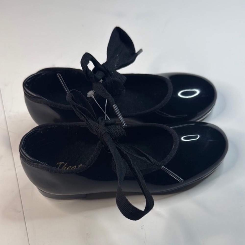 Theatricals "Tap Star" Ribbon Tie Tap Shoes Black Patent Girls 9 1/2 M NEW‎